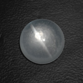 8.07カラットの天然ホワイトクォーツキャッツアイ（12.28 mm・ラウンドカット）