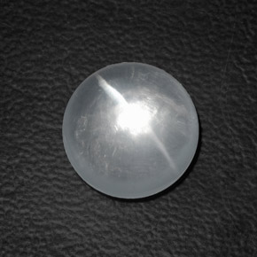 8.82カラットの天然クリアホワイトQuartz Cat's Eye（12.09 mm・ラウンドカット）