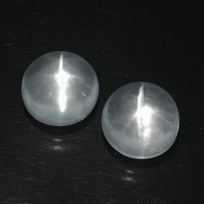 カラットの天然ホワイトQuartz Cat's Eye（11.05 mm・ラウンドカット）