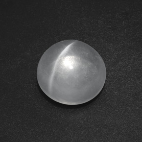 7.50カラットの天然クリアホワイトクォーツキャッツアイ（12.07 mm・ラウンドカット）