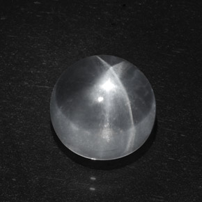 6.95カラットの天然ホワイトQuartz Cat's Eye（11.16 mm・ラウンドカット）