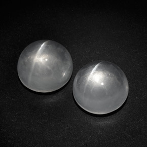 カラットの天然ホワイトQuartz Cat's Eye（12.10 mm・ラウンドカット）