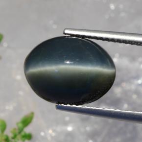 7.99カラットの天然グリーンQuartz Cat's Eye（13.4×10.3 mm・オーバルカット）