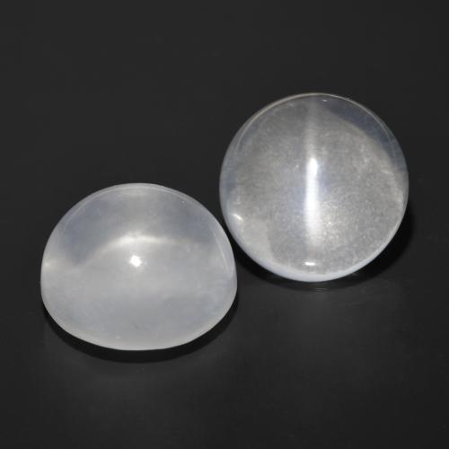 13.12カラットの天然ホワイトQuartz Cat's Eye（11.24 mm・ラウンドカット）