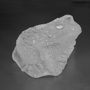 539.64カラットの天然ホワイトクォーツ（58.2×57.9 mm・透明）