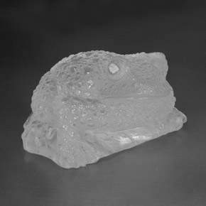 539.64カラットの天然ホワイトクォーツ（58.2×57.9 mm・透明）