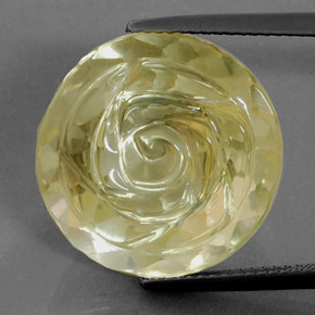 21.03カラットの天然レモンクォーツ（18.3×13.4 mm・透明）