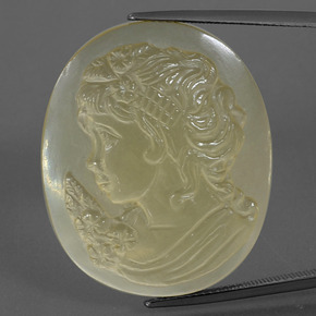 45.60カラットの天然レモンクォーツ（30.9×25.7 mm・ファンシーシェイプ）