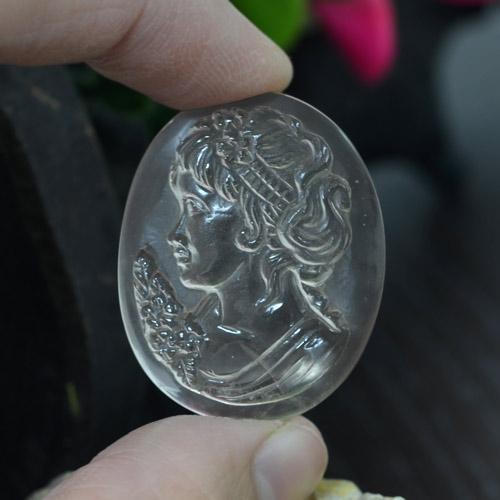 44.82カラットの天然クリアホワイトクォーツ（32.1×25.6 mm・ファンシーシェイプ）