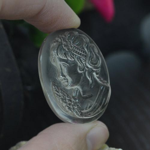 44.82カラットの天然クリアホワイトクォーツ（32.1×25.6 mm・ファンシーシェイプ）