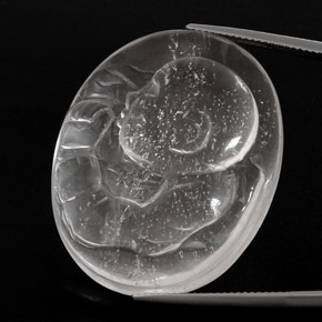 64.11カラットの天然ホワイトクォーツ（33.3×27.6 mm・ファンシーシェイプ）