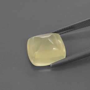 8.21カラットの天然レモンクォーツ（13×12.8 mm・透明）