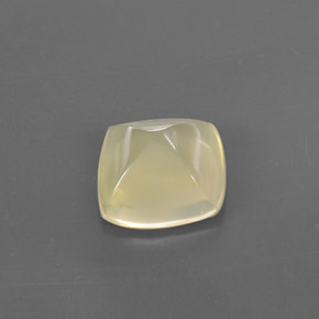 7.36カラットの天然レモンクォーツ（12.5×12.4 mm・透明）