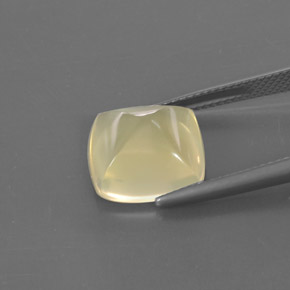 7.36カラットの天然レモンクォーツ（12.5×12.4 mm・透明）
