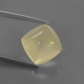 8.78カラットの天然レモンクォーツ（12.9×12.7 mm・透明）