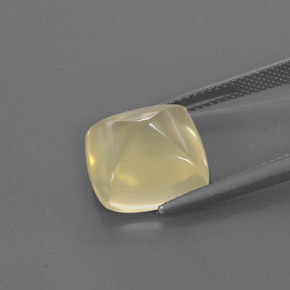 8.78カラットの天然レモンクォーツ（12.9×12.7 mm・透明）