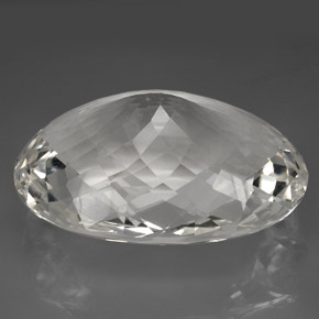 418.80カラットの天然ホワイトクォーツ（59.7×43.3 mm・オーバルカット）