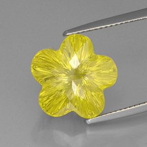 9.84カラットの天然レモンクォーツ（14.3×13.8 mm・フラワーカット）
