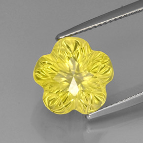 7.86カラットの天然レモンクォーツ（12.4×12 mm・フラワーカット）