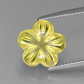 6.83カラットの天然レモンクォーツ（12.4×12 mm・フラワーカット）