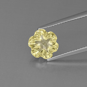 2.62カラットの天然レモンクォーツ（9.4×9.1 mm・フラワーカット）