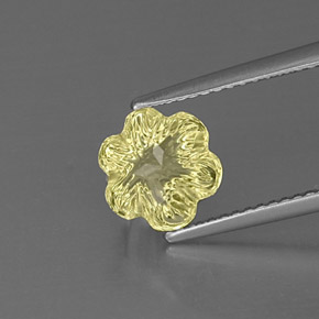 2.42カラットの天然レモンクォーツ（8.4×7.8 mm・フラワーカット）