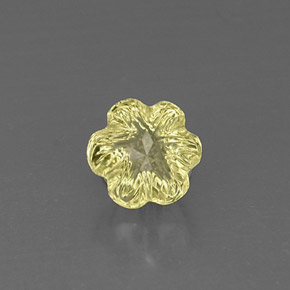 2.42カラットの天然レモンクォーツ（8.4×7.8 mm・フラワーカット）