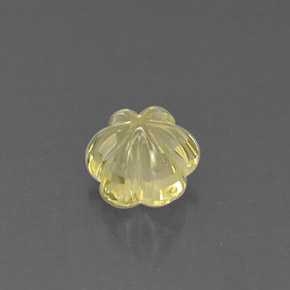 2.42カラットの天然レモンクォーツ（8.4×7.8 mm・フラワーカット）