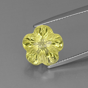7.35カラットの天然レモンクォーツ（12.2×12 mm・フラワーカット）