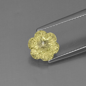 2.57カラットの天然レモンクォーツ（8.2×7.9 mm・フラワーカット）