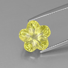 6.47カラットの天然レモンクォーツ（12.3×12 mm・フラワーカット）