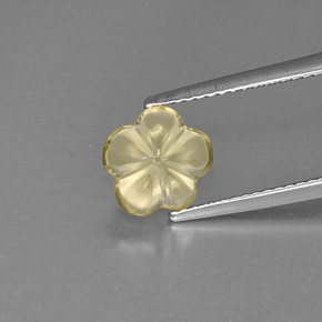 1.77カラットの天然レモンクォーツ（8.4×8.1 mm・フラワーカット）