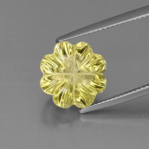 7.42カラットの天然レモンクォーツ（12.4×12.1 mm・フラワーカット）