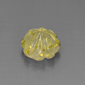 7.42カラットの天然レモンクォーツ（12.4×12.1 mm・フラワーカット）