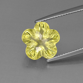 6.69カラットの天然レモンクォーツ（12.2×12 mm・フラワーカット）