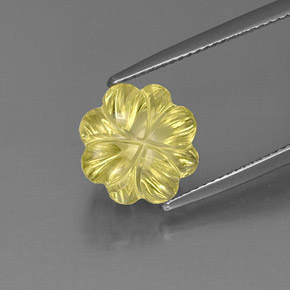 6.10カラットの天然レモンクォーツ（11.6×11.5 mm・フラワーカット）