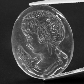 39.77カラットの天然ホワイトクォーツ（29×23.5 mm・ファンシーシェイプ）