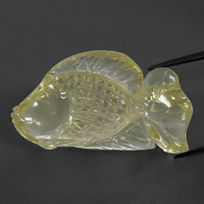 39.76カラットの天然レモンクォーツ（35.6×20.2 mm・透明）