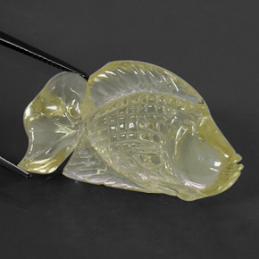39.76カラットの天然レモンクォーツ（35.6×20.2 mm・透明）