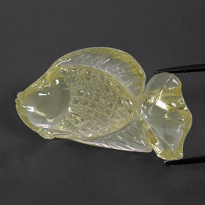 39.76カラットの天然レモンクォーツ（35.6×20.2 mm・透明）