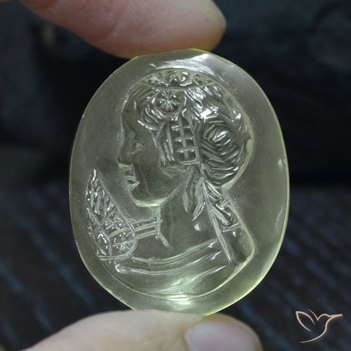 36.75ct 天然 非常に薄い緑がかった黄色 石英, ファンシー, 透明