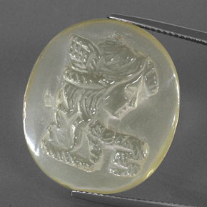 23.82カラットの天然レモンクォーツ（24.4×21.6 mm・ファンシーシェイプ）