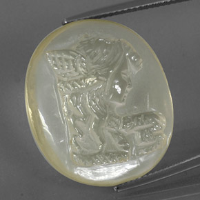 23.82カラットの天然レモンクォーツ（24.4×21.6 mm・ファンシーシェイプ）
