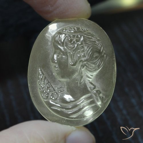 37.30ct 天然 非常に薄い緑がかった黄色 石英, 楕円形, 透明
