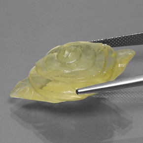 28.30カラットの天然レモンクォーツ（30.2×19.7 mm・透明）