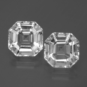 カラットの天然ホワイトクォーツ（10×10 mm・エメラルドカット）