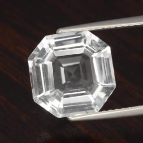 4.57カラットの天然ホワイトクォーツ（11.1×11 mm・エメラルドカット）