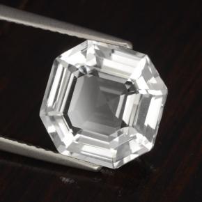 4.57カラットの天然ホワイトクォーツ（11.1×11 mm・エメラルドカット）