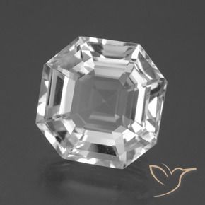 10.48カラットの天然クリアホワイトクォーツ（13.9×13.8 mm・エメラルドカット）