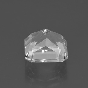 4.73カラットの天然ホワイトクォーツ（10×9.8 mm・エメラルドカット）